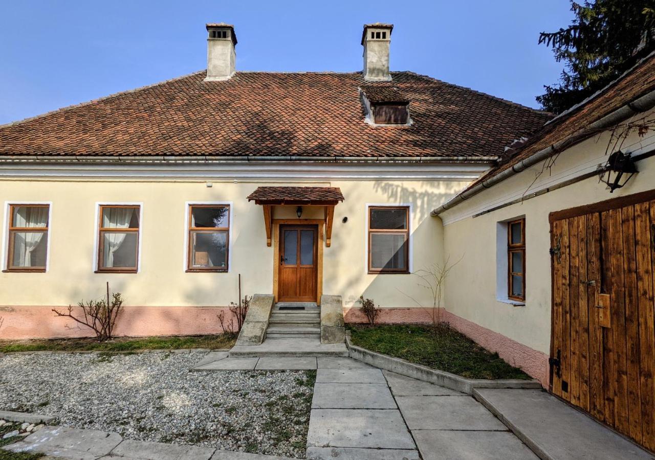Gaestehaus Honigberg Next To The Fortified Church Of Harman Экстерьер фото