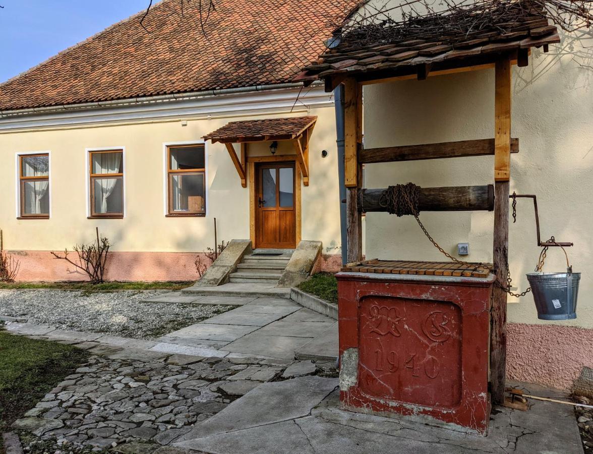 Gaestehaus Honigberg Next To The Fortified Church Of Harman Экстерьер фото