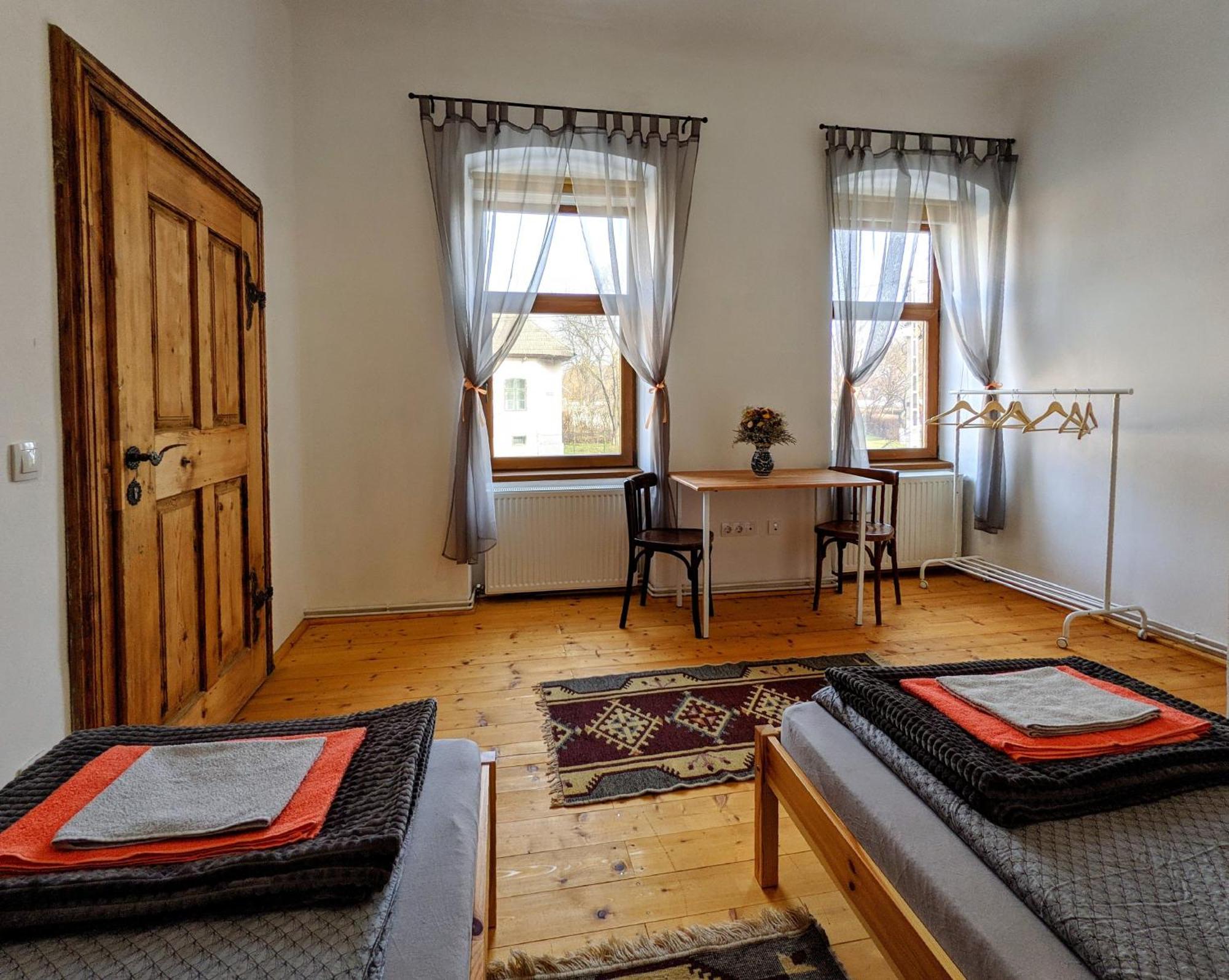 Gaestehaus Honigberg Next To The Fortified Church Of Harman Экстерьер фото